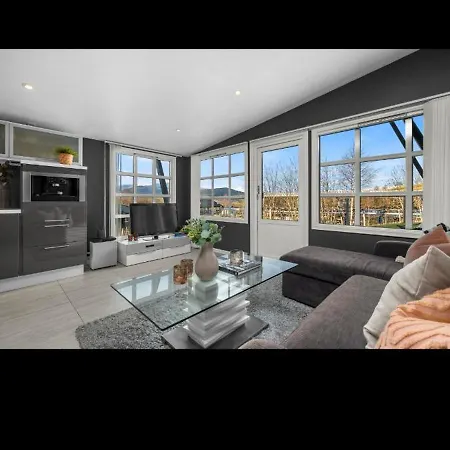 Out I Apartment *
